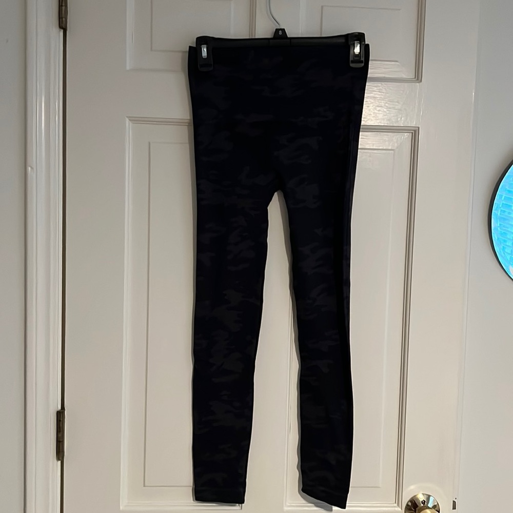 Spank sz M Camo leggings NWOT